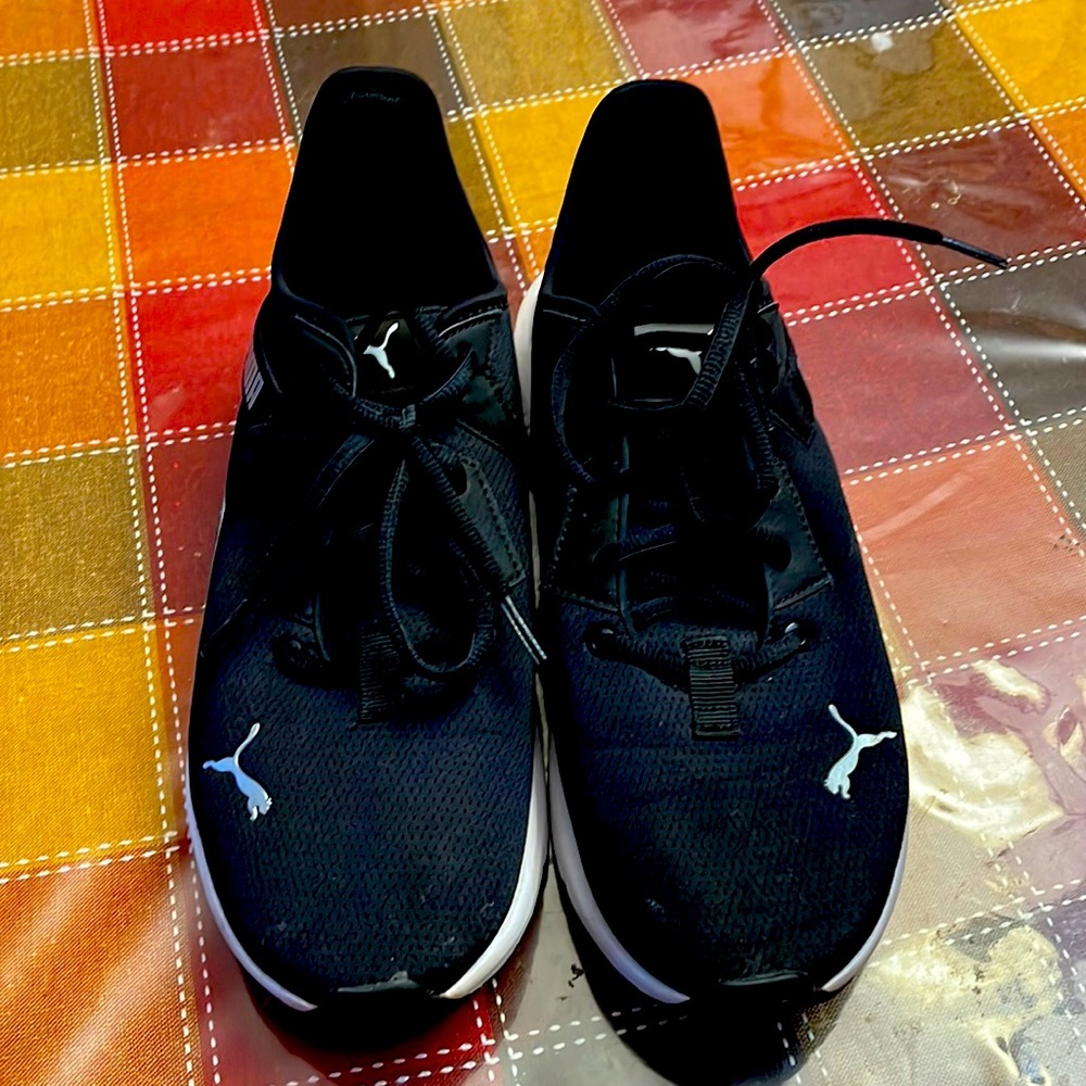 Puma like new black sneakers used slightly. Very good condition